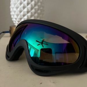 Adjustable snow/ski goggles